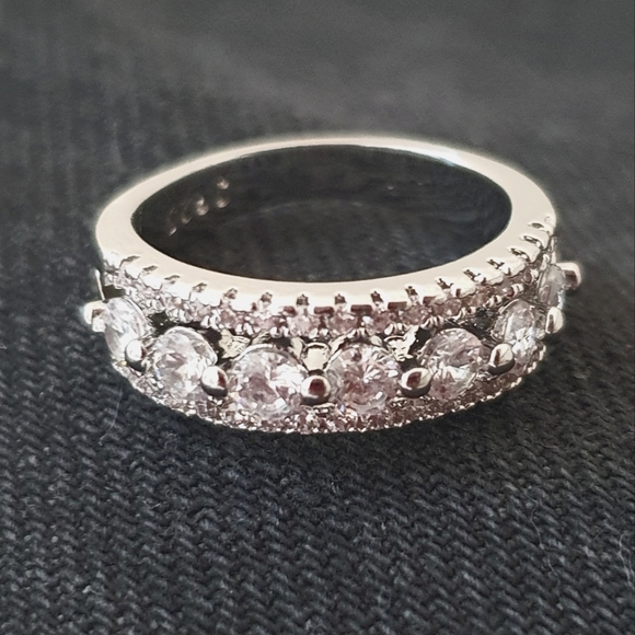 Pretty Silver Designer Woman Ring - Picture 3 of 7